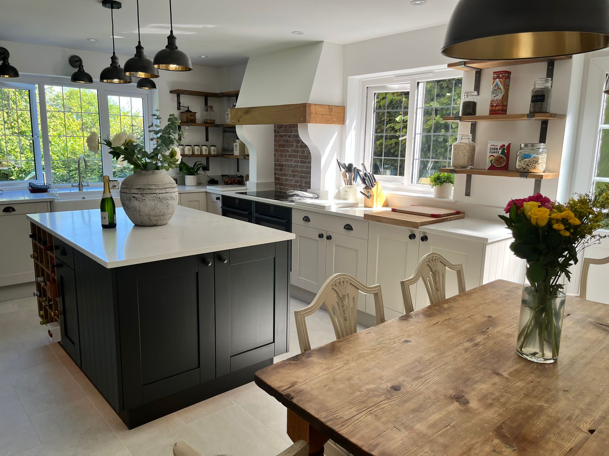 B Lelliott Electrical home page main image